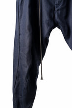 画像をギャラリービューアに読み込む, A.F ARTEFACT CURVED LONG PANTS / LINEN TWILL (NAVY)