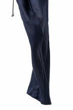 画像をギャラリービューアに読み込む, A.F ARTEFACT CURVED LONG PANTS / LINEN TWILL (NAVY)