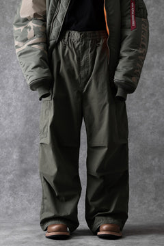 Load image into Gallery viewer, mastermind WORLD x ALPHA INDUSTRIES CARGO PANTS (OLIVE)