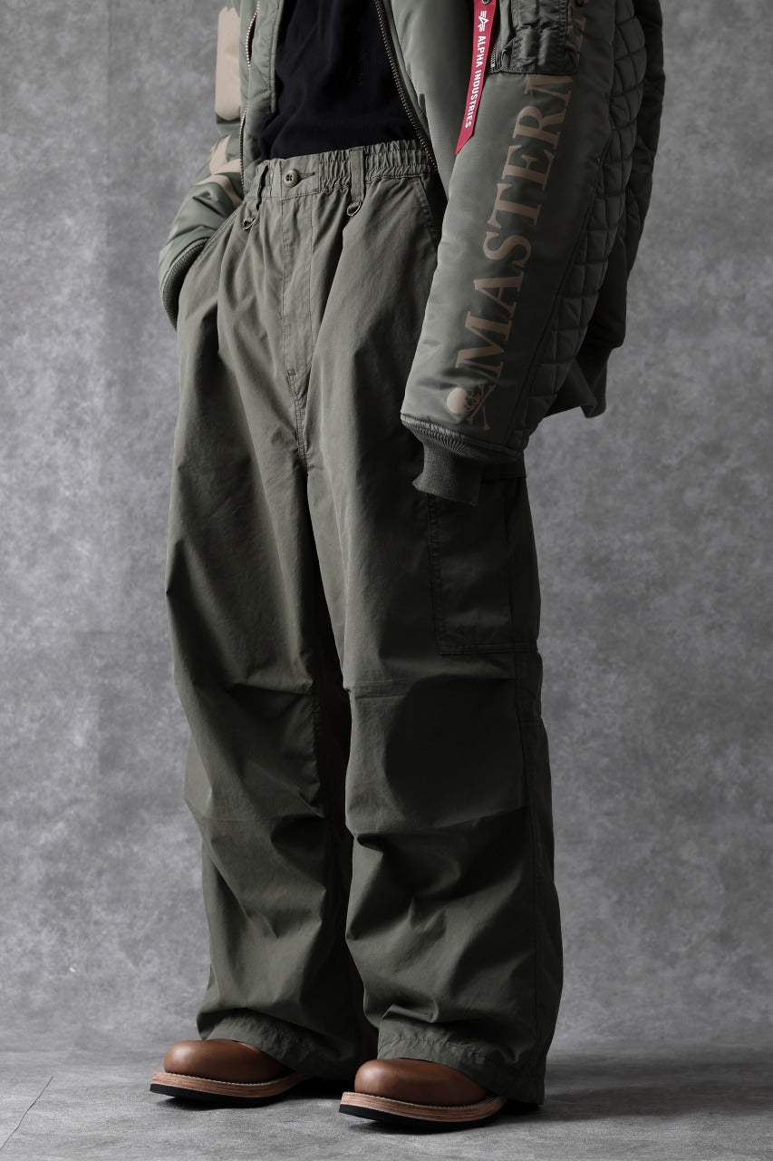 Load image into Gallery viewer, mastermind WORLD x ALPHA INDUSTRIES CARGO PANTS (OLIVE)