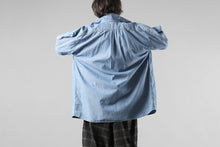 画像をギャラリービューアに読み込む, KATHARINE HAMNETT MULTI POCKET DENIM SHIRT / ORGANIC COTTON (LIGHT BLUE)