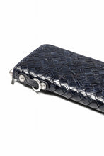 Load image into Gallery viewer, ISAMU KATAYAMA BACKLASH THE LINE CROCODILE MESH + SILVER925 PARTS ROUND FASTNER WALLET (BLUE)