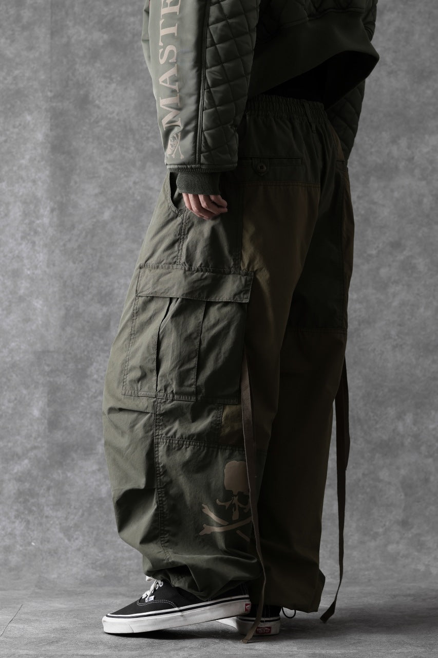 Load image into Gallery viewer, mastermind WORLD x ALPHA INDUSTRIES CARGO PANTS (OLIVE)