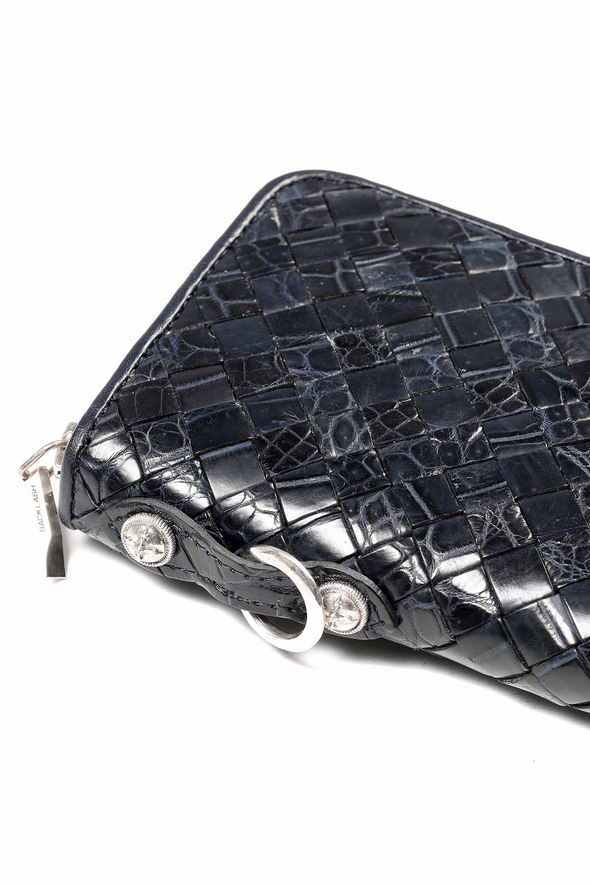 Load image into Gallery viewer, ISAMU KATAYAMA BACKLASH THE LINE CROCODILE MESH + SILVER925 PARTS ROUND FASTNER WALLET (BLUE)