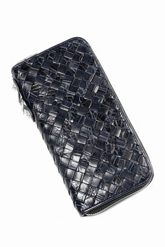 Load image into Gallery viewer, ISAMU KATAYAMA BACKLASH THE LINE CROCODILE MESH + SILVER925 PARTS ROUND FASTNER WALLET (BLUE)