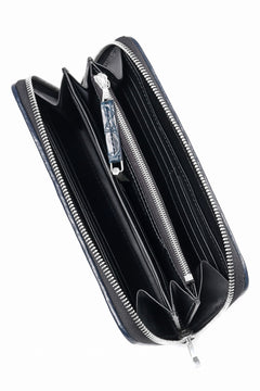 Load image into Gallery viewer, ISAMU KATAYAMA BACKLASH THE LINE CROCODILE MESH + SILVER925 PARTS ROUND FASTNER WALLET (BLUE)