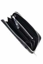 Load image into Gallery viewer, ISAMU KATAYAMA BACKLASH THE LINE CROCODILE MESH + SILVER925 PARTS ROUND FASTNER WALLET (BLUE)