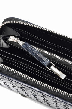 Load image into Gallery viewer, ISAMU KATAYAMA BACKLASH THE LINE CROCODILE MESH + SILVER925 PARTS ROUND FASTNER WALLET (BLUE)