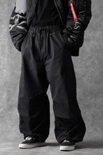 Load image into Gallery viewer, mastermind WORLD x ALPHA INDUSTRIES CARGO PANTS (BLACK)