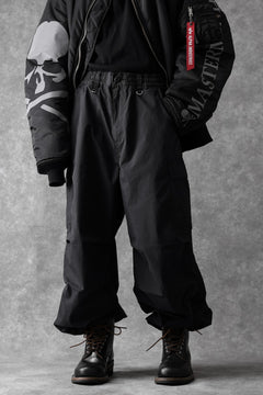 Load image into Gallery viewer, mastermind WORLD x ALPHA INDUSTRIES CARGO PANTS (BLACK)