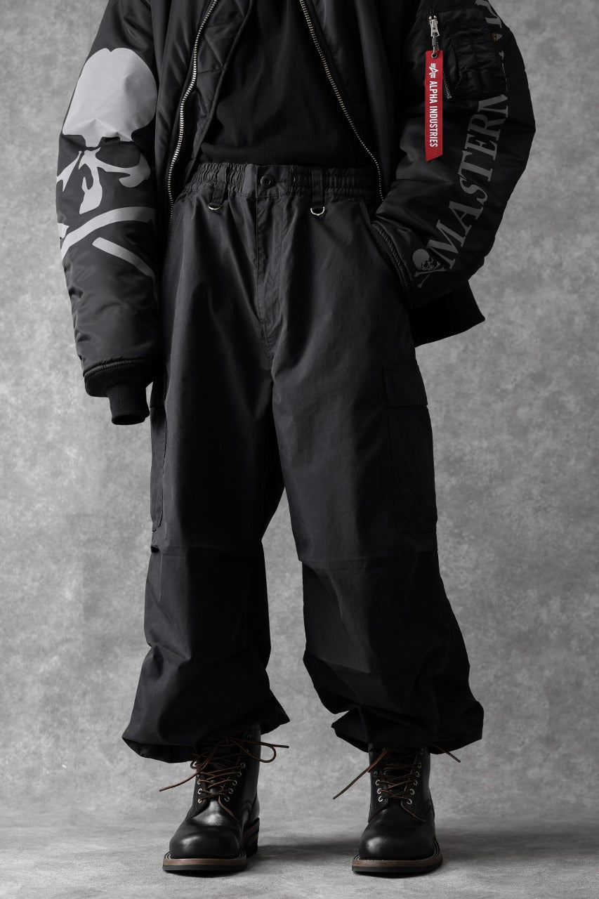 Load image into Gallery viewer, mastermind WORLD x ALPHA INDUSTRIES CARGO PANTS (BLACK)