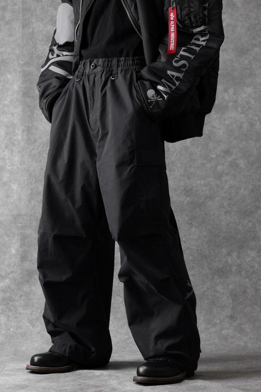Load image into Gallery viewer, mastermind WORLD x ALPHA INDUSTRIES CARGO PANTS (BLACK)