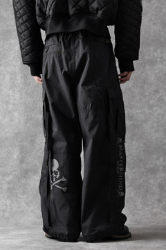 Load image into Gallery viewer, mastermind WORLD x ALPHA INDUSTRIES CARGO PANTS (BLACK)
