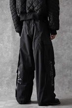 Load image into Gallery viewer, mastermind WORLD x ALPHA INDUSTRIES CARGO PANTS (BLACK)
