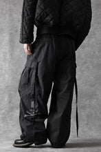 Load image into Gallery viewer, mastermind WORLD x ALPHA INDUSTRIES CARGO PANTS (BLACK)