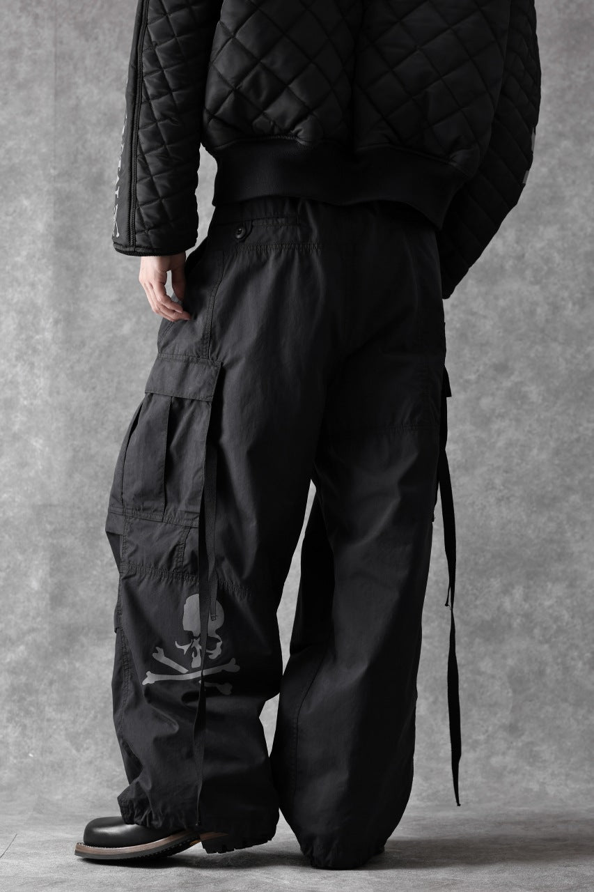 Load image into Gallery viewer, mastermind WORLD x ALPHA INDUSTRIES CARGO PANTS (BLACK)