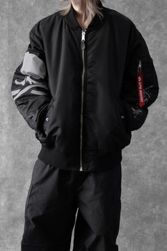 Load image into Gallery viewer, mastermind WORLD x ALPHA INDUSTRIES RIVERSIBLE MA-1 JACKET (BLACK)