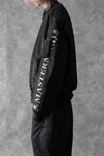 Load image into Gallery viewer, mastermind WORLD x ALPHA INDUSTRIES RIVERSIBLE MA-1 JACKET (BLACK)