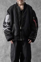 Load image into Gallery viewer, mastermind WORLD x ALPHA INDUSTRIES RIVERSIBLE MA-1 JACKET (BLACK)