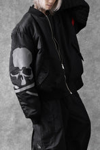 Load image into Gallery viewer, mastermind WORLD x ALPHA INDUSTRIES RIVERSIBLE MA-1 JACKET (BLACK)