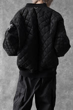 Load image into Gallery viewer, mastermind WORLD x ALPHA INDUSTRIES RIVERSIBLE MA-1 JACKET (BLACK)