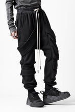 画像をギャラリービューアに読み込む, A.F ARTEFACT BOMBER HEAT BELTED SARROUEL CARGO PANTS (BLACK)