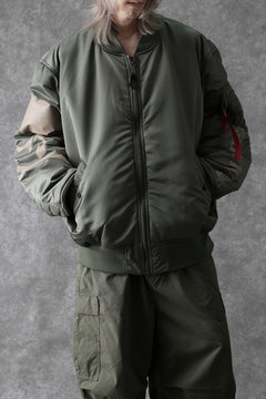 Load image into Gallery viewer, mastermind WORLD x ALPHA INDUSTRIES RIVERSIBLE MA-1 JACKET (OLIVE)
