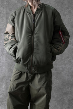 Load image into Gallery viewer, mastermind WORLD x ALPHA INDUSTRIES RIVERSIBLE MA-1 JACKET (OLIVE)