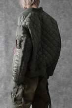Load image into Gallery viewer, mastermind WORLD x ALPHA INDUSTRIES RIVERSIBLE MA-1 JACKET (OLIVE)