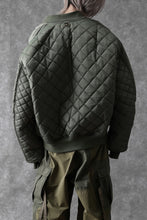 Load image into Gallery viewer, mastermind WORLD x ALPHA INDUSTRIES RIVERSIBLE MA-1 JACKET (OLIVE)
