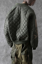 Load image into Gallery viewer, mastermind WORLD x ALPHA INDUSTRIES RIVERSIBLE MA-1 JACKET (OLIVE)