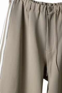 画像をギャラリービューアに読み込む, Y-3 Yohji Yamamoto THREE STRIPES TRACK PANTS (KHAKI x OFF WHITE)