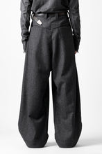 画像をギャラリービューアに読み込む, A.F ARTEFACT TUCK WIDE TROUSERS / HERRING BONE WOOL (D.GREY)