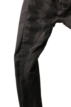 画像をギャラリービューアに読み込む, masnada SLIM GUSSET PANTS / STRETCH MICRO RIP COTTON (CAMO DUST)