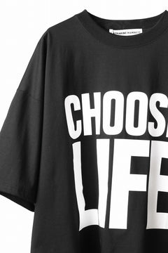 画像をギャラリービューアに読み込む, KATHARINE HAMNETT BIG SLOGAN TEE / CHOOSE LIFE (BLACK)