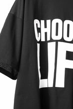 画像をギャラリービューアに読み込む, KATHARINE HAMNETT BIG SLOGAN TEE / CHOOSE LIFE (BLACK)