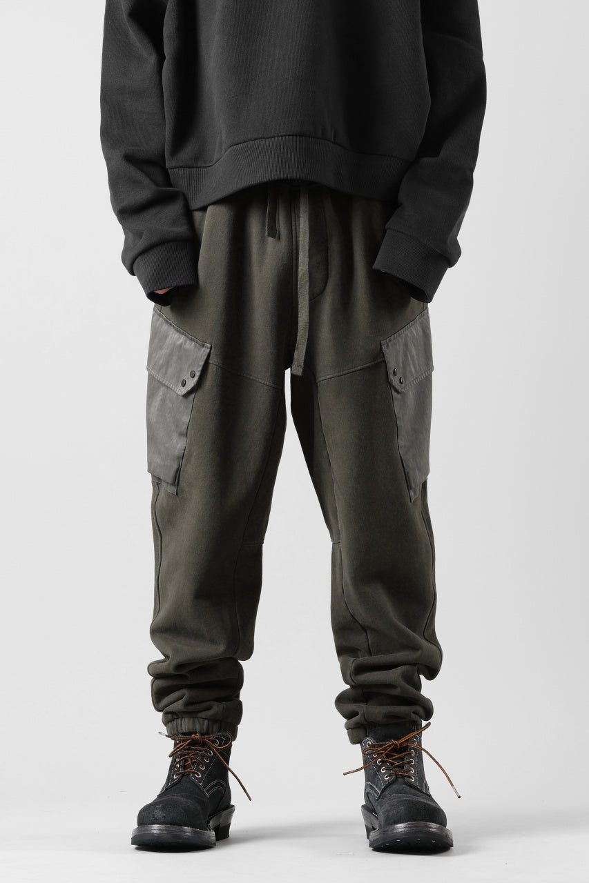Load image into Gallery viewer, Ten c MULTI POCKET SNAP SWEAT PANTS / GARMENT DYED (DARK OLIVE)