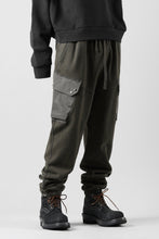 Load image into Gallery viewer, Ten c MULTI POCKET SNAP SWEAT PANTS / GARMENT DYED (DARK OLIVE)
