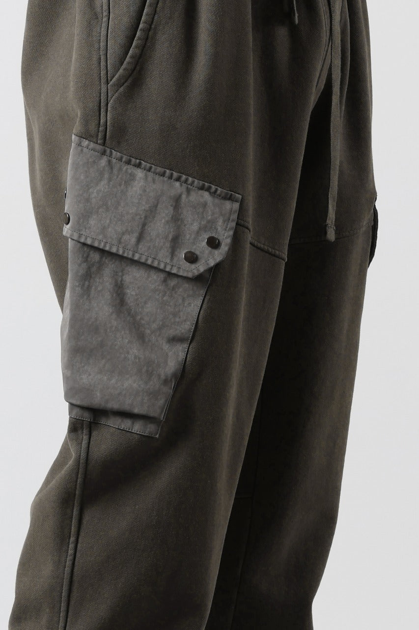 Load image into Gallery viewer, Ten c MULTI POCKET SNAP SWEAT PANTS / GARMENT DYED (DARK OLIVE)