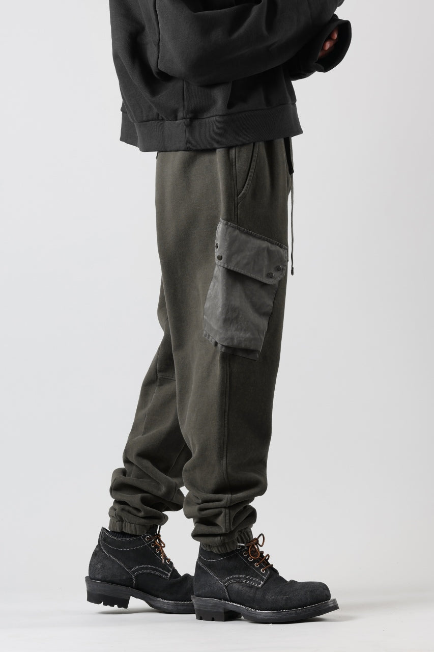 Load image into Gallery viewer, Ten c MULTI POCKET SNAP SWEAT PANTS / GARMENT DYED (DARK OLIVE)