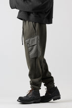 Load image into Gallery viewer, Ten c MULTI POCKET SNAP SWEAT PANTS / GARMENT DYED (DARK OLIVE)