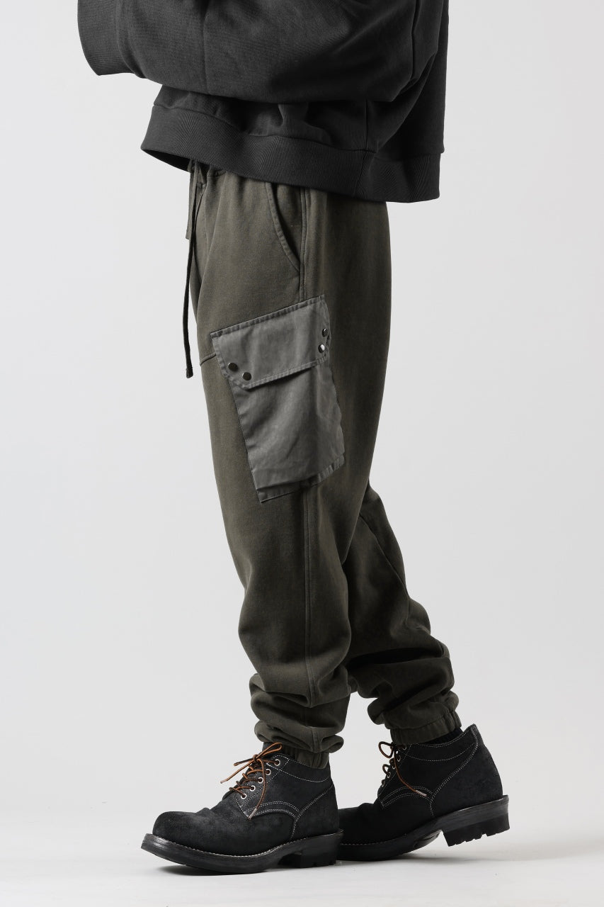 Load image into Gallery viewer, Ten c MULTI POCKET SNAP SWEAT PANTS / GARMENT DYED (DARK OLIVE)
