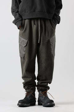 Load image into Gallery viewer, Ten c MULTI POCKET SNAP SWEAT PANTS / GARMENT DYED (DARK OLIVE)