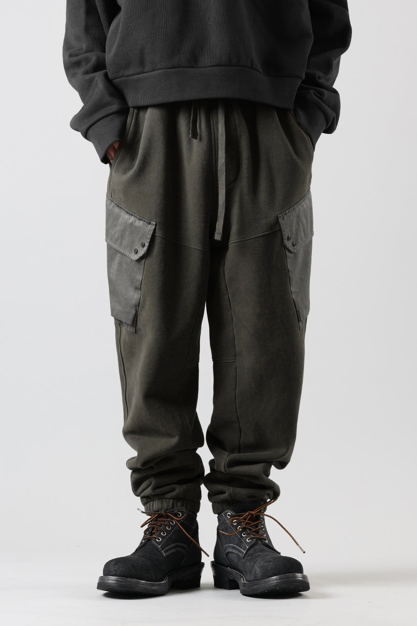 Load image into Gallery viewer, Ten c MULTI POCKET SNAP SWEAT PANTS / GARMENT DYED (DARK OLIVE)