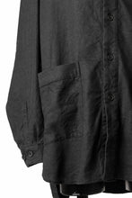 Load image into Gallery viewer, COLINA CARDIGAN SHIRT / SILK & LINEN GABARDINE (BLACK)
