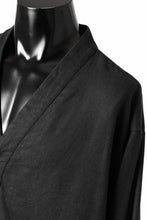 Load image into Gallery viewer, COLINA CARDIGAN SHIRT / SILK & LINEN GABARDINE (BLACK)