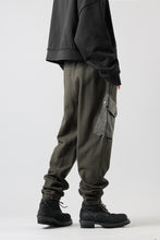 Load image into Gallery viewer, Ten c MULTI POCKET SNAP SWEAT PANTS / GARMENT DYED (DARK OLIVE)
