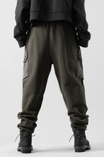 Load image into Gallery viewer, Ten c MULTI POCKET SNAP SWEAT PANTS / GARMENT DYED (DARK OLIVE)
