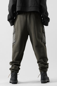 Load image into Gallery viewer, Ten c MULTI POCKET SNAP SWEAT PANTS / GARMENT DYED (DARK OLIVE)