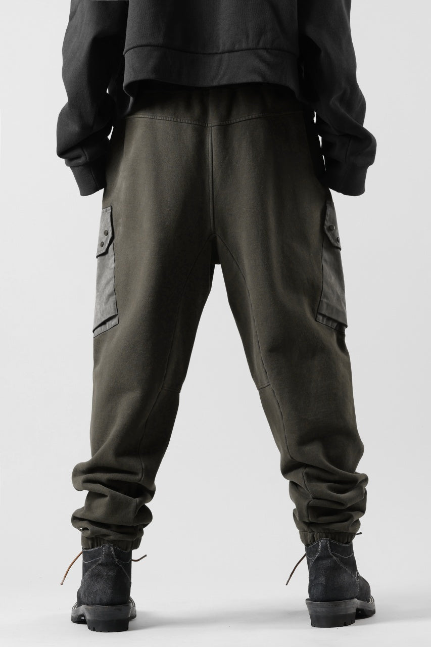 Load image into Gallery viewer, Ten c MULTI POCKET SNAP SWEAT PANTS / GARMENT DYED (DARK OLIVE)